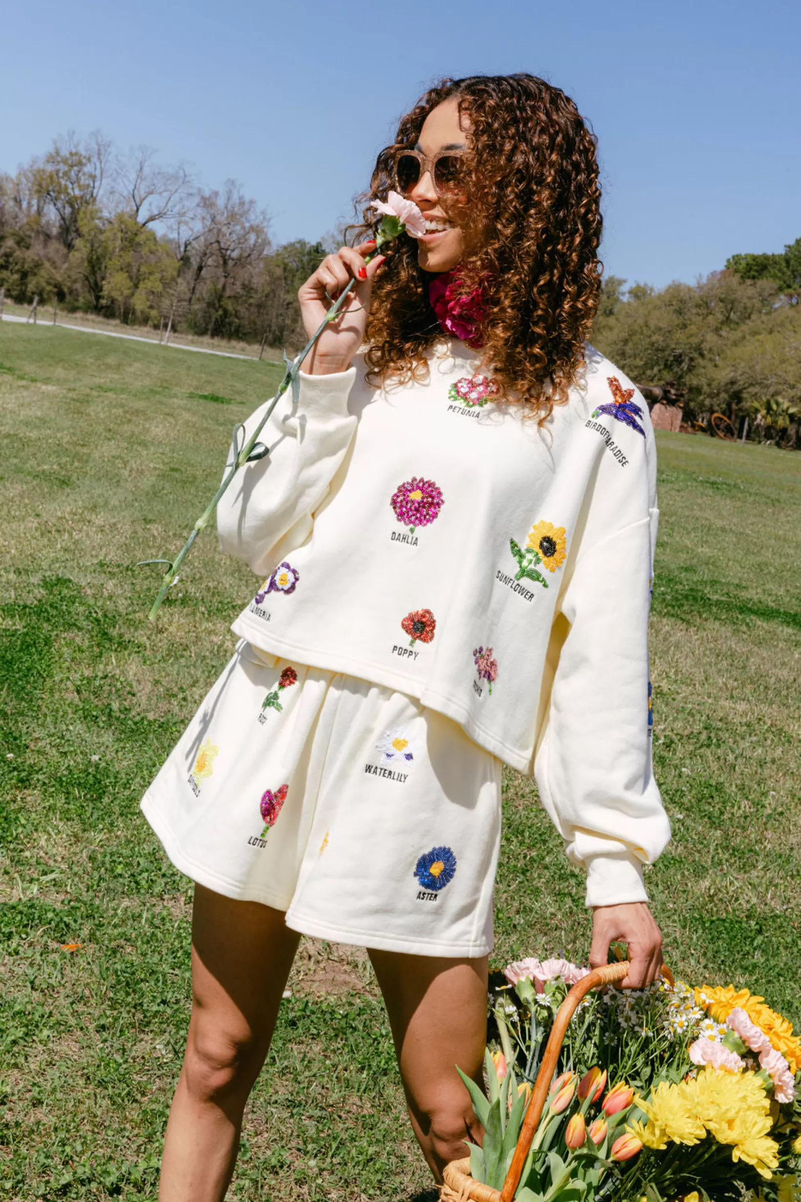 Store Queen of Sparkles Flower Type Scattered Short Beige