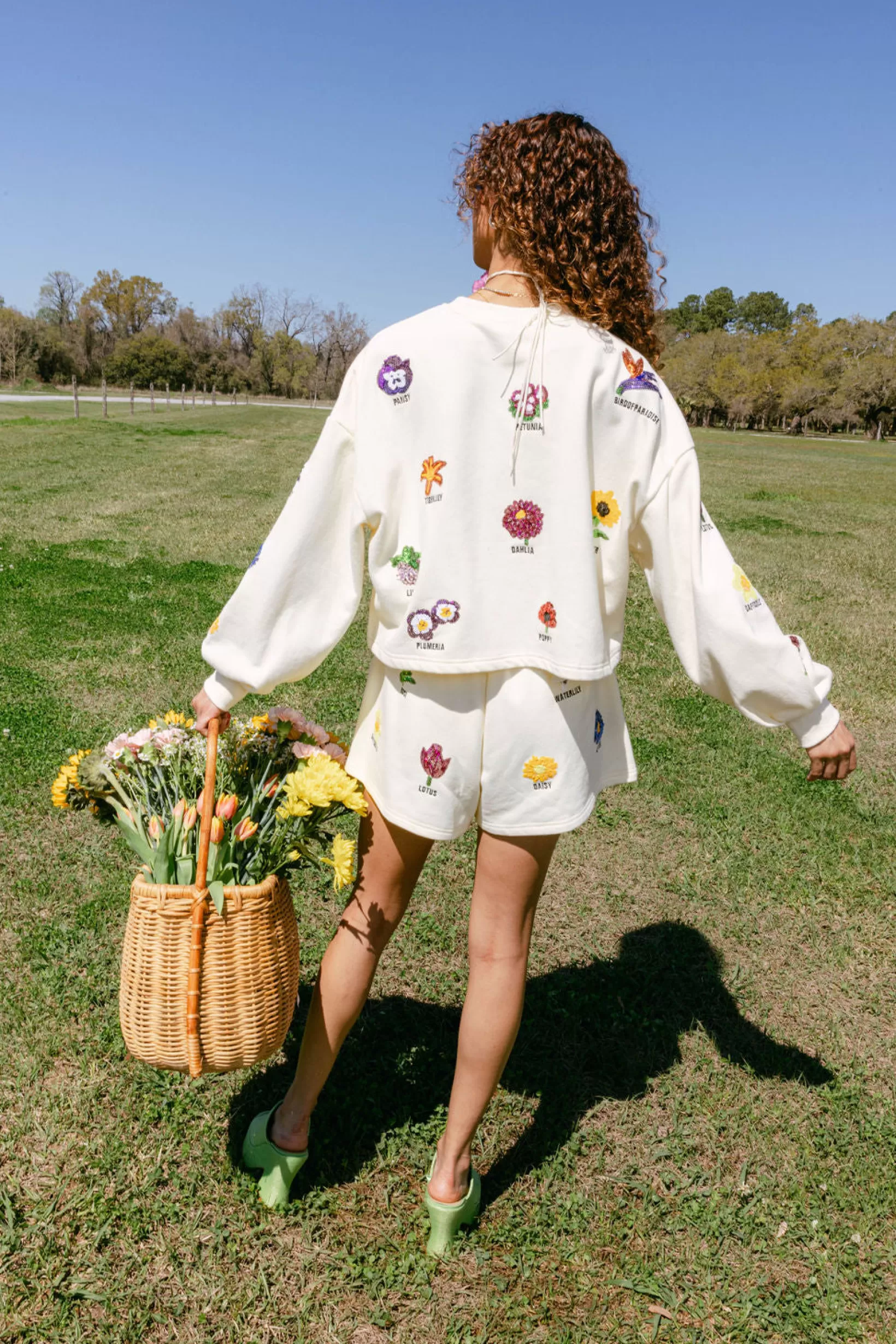 Store Queen of Sparkles Flower Type Scattered Short Beige