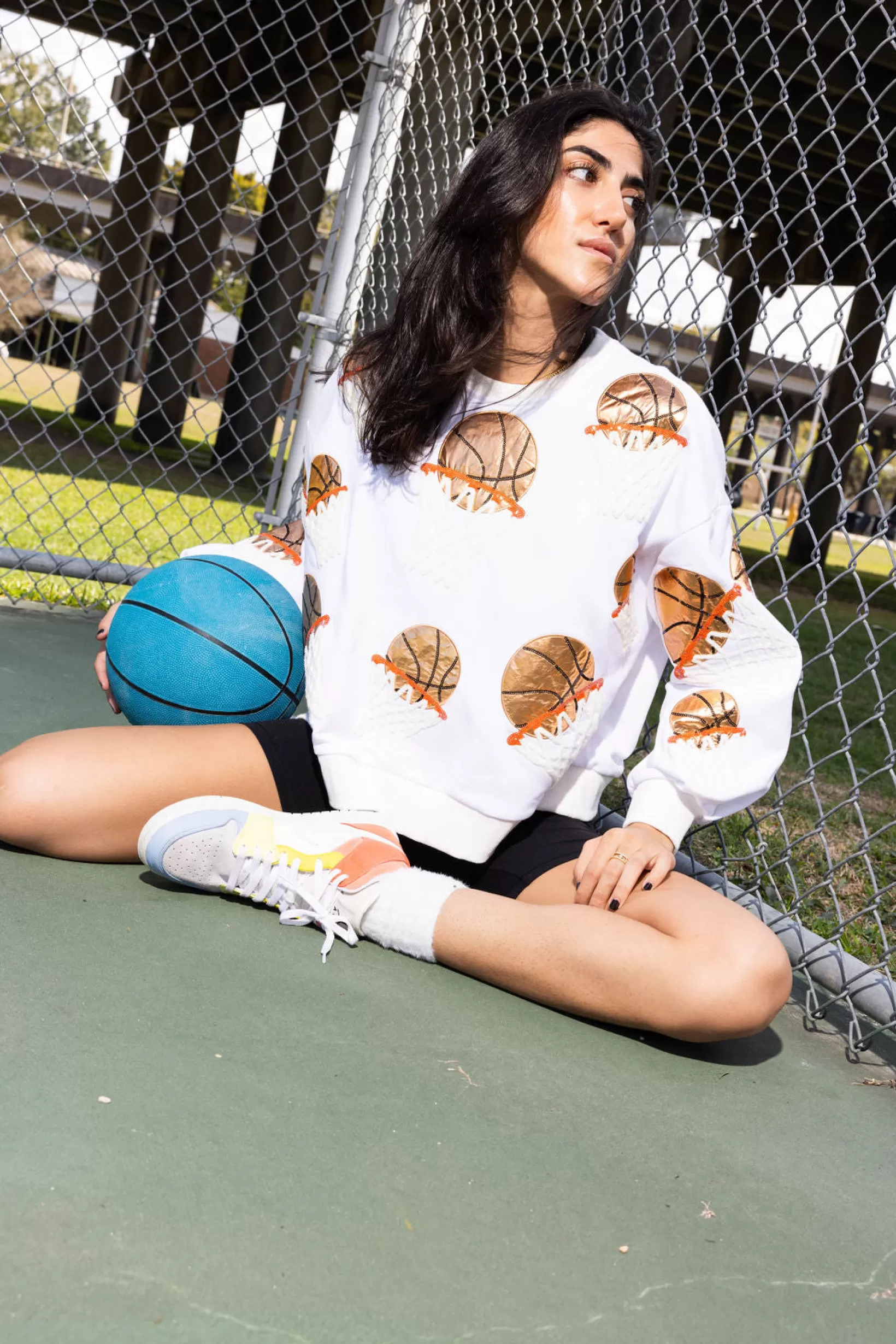 Outlet Queen of Sparkles Basketball Hoop Sweatshirt White