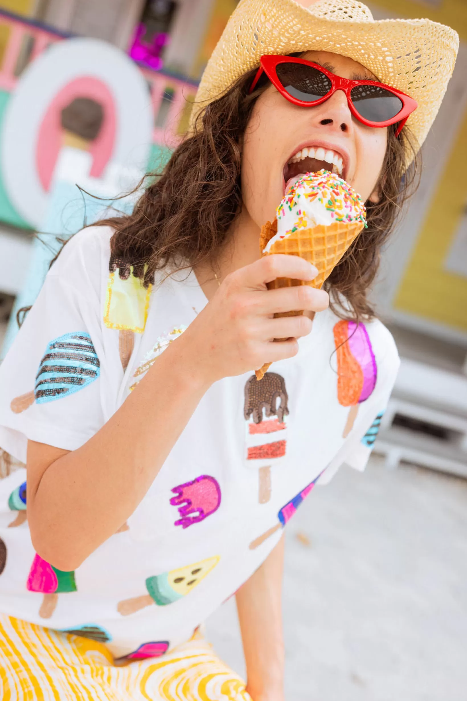 Outlet Queen of Sparkles Scattered Multi Color Popsicle Tee White