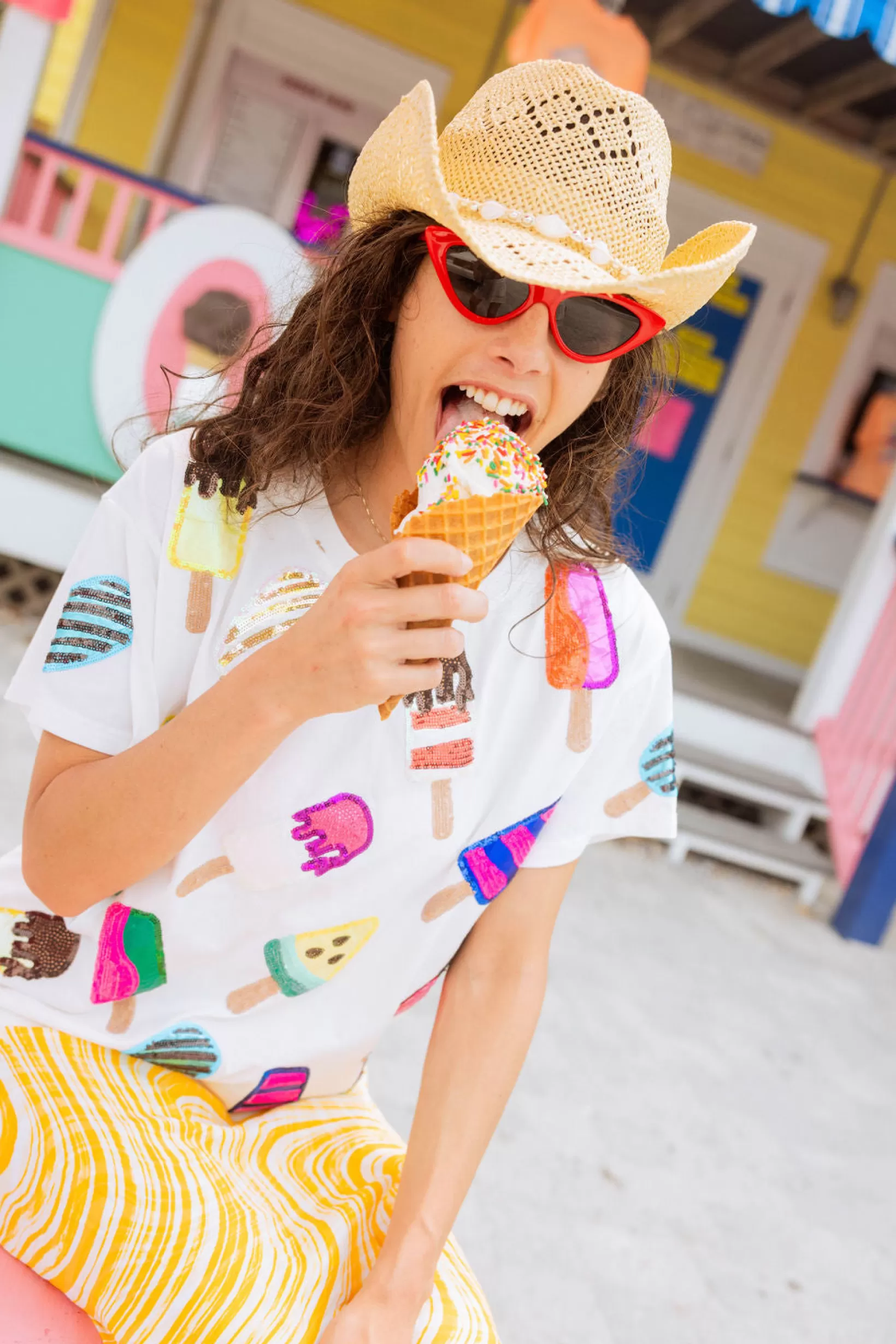 Outlet Queen of Sparkles Scattered Multi Color Popsicle Tee White